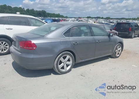 2014 Volkswagen Passat 1.8T Se z USA, uszkodzony, nr VIN 1VWBS7A31EC117674